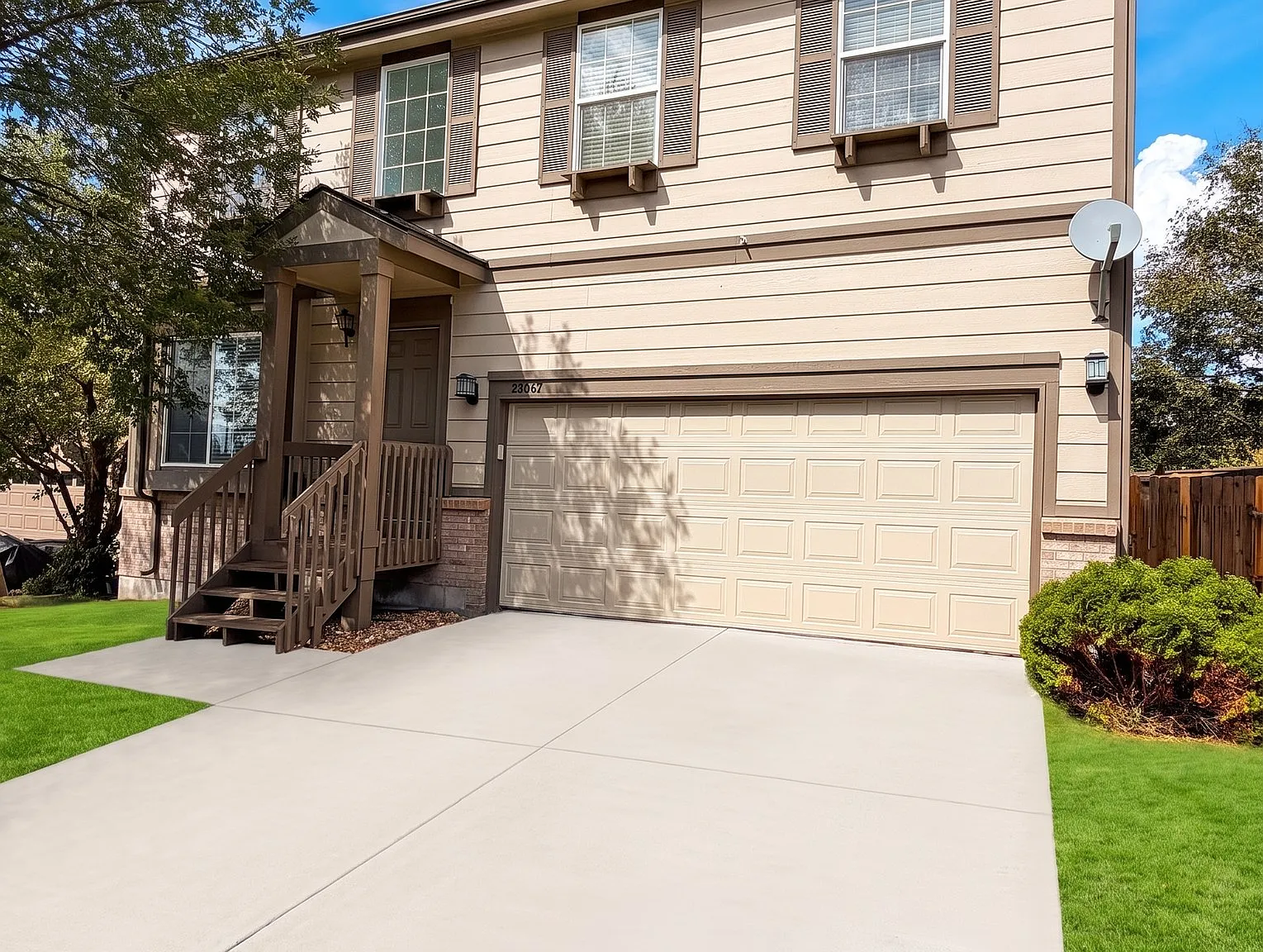 4 bed, 3.5 bath, 2750 sqft, $3,295 — Photo 1