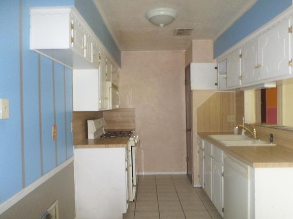 2nd image of 3611 Tanglebriar Dr