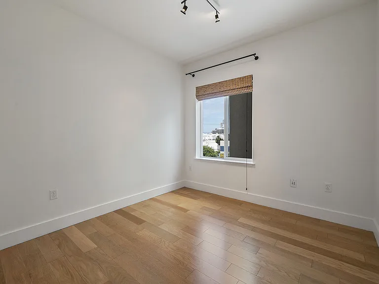 566 S Van Ness Ave #21 — Photo 10