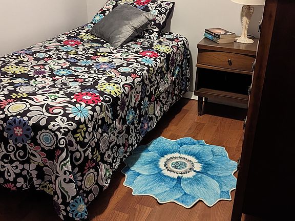 small 3rd bedroom with a small closet