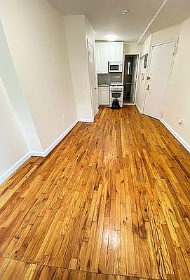 5th image of 324 E 6th St APT 2