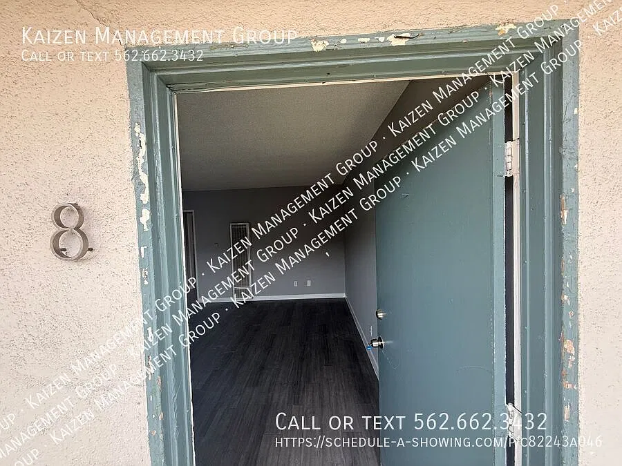 Spacious 2B/1B RemodeledSecond-Floor Apartment Tons of Storage, On-Site Laundry! Ask About Our Mo... — Photo 3