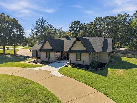 3rd image of 10 Hill Creek Cir