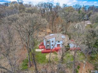 810 Shadow Ridge Rd, Franklin Lakes, NJ 07417