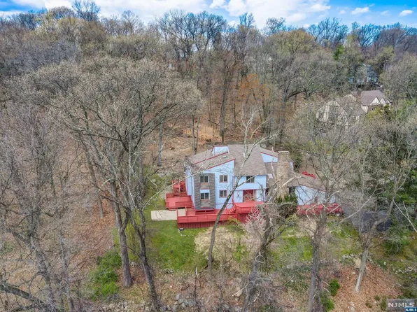 810 Shadow Ridge Rd, Franklin Lakes, NJ 07417