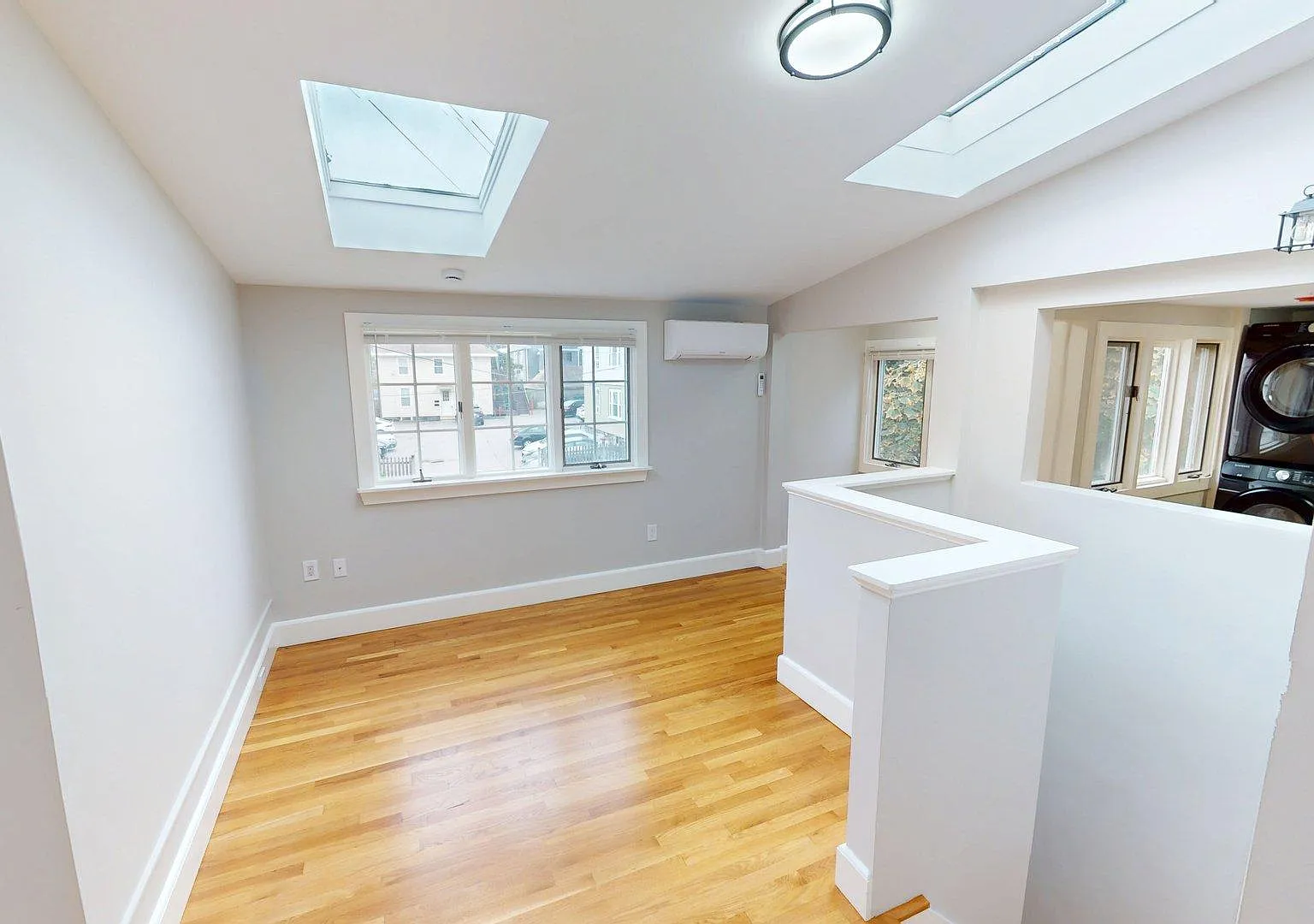 5 bed, 1834 sqft, $5,995 — Photo 4