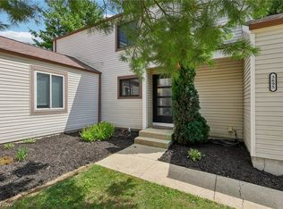3695 Englewood Dr, Stow, OH 44224