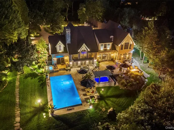 2 Pheasant Run, Setauket, NY 11733