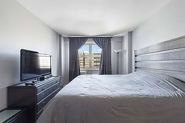 Sold by Thomas Lipovetsky, LREB