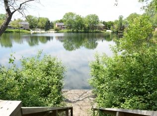 615 Lake Bluff Rd, Thiensville, WI 53092