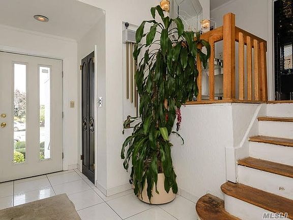 3rd image of 705 Sherman Ct