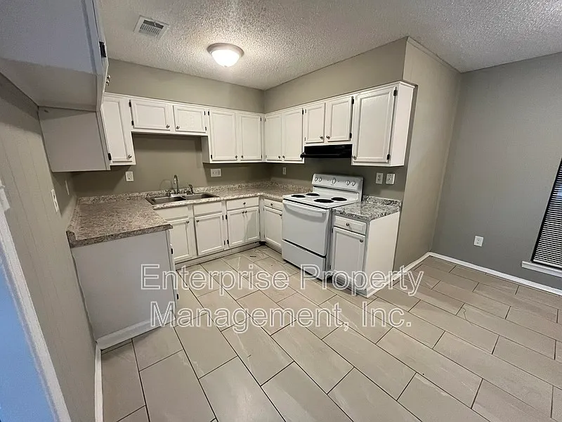 3 bed, 2.0 bath, 1060 sqft, $1,250 — Photo 4