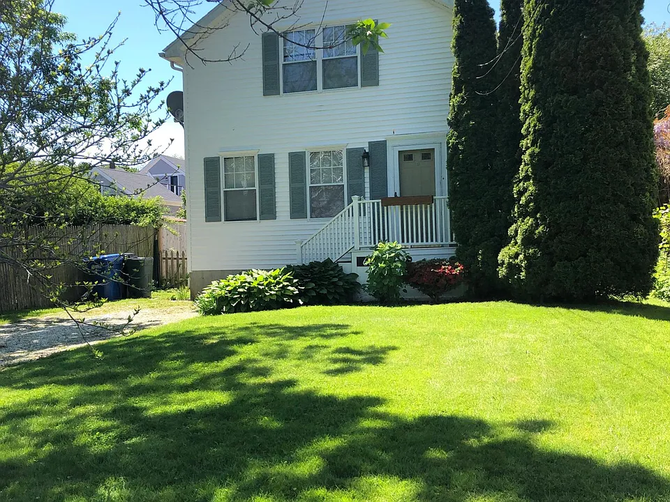 63 1/2 Houston Ave