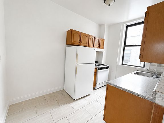 3rd image of 12-29 31st Ave #4R