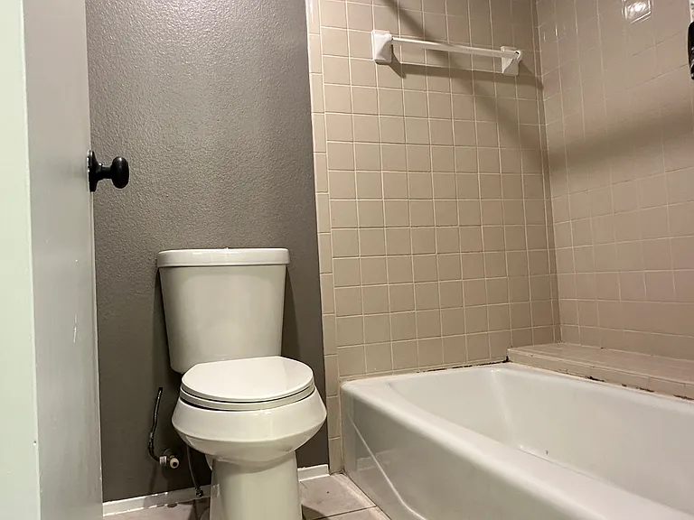 2nd Floor Guest Full Bathroom - View 2