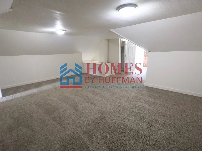 1319 Uhlhorn St — Photo 15