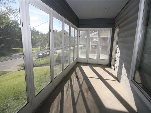 2nd image of 3148 Daytona Ave