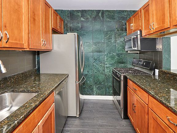 2nd image of 88 Greenwich St APT 428