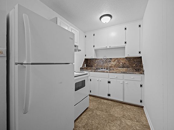 4th image of 2415 Vesson Ave #56