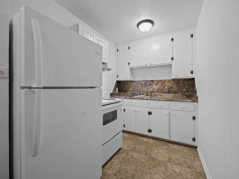 2415 Vesson Ave — Photo 4