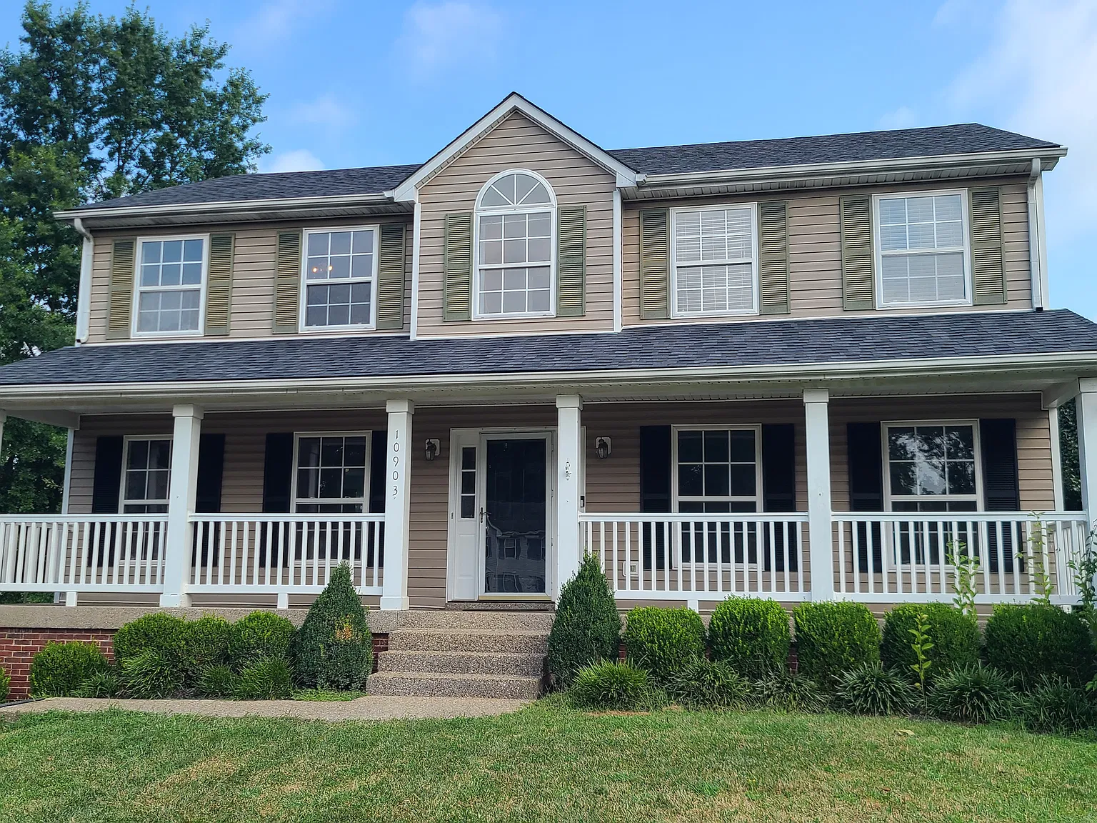 10903 Shady Hollow Dr — Photo 1