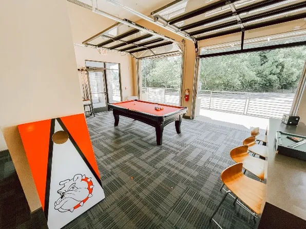 Eclipse on Broad, 805 E Broad St, Athens, GA 30601