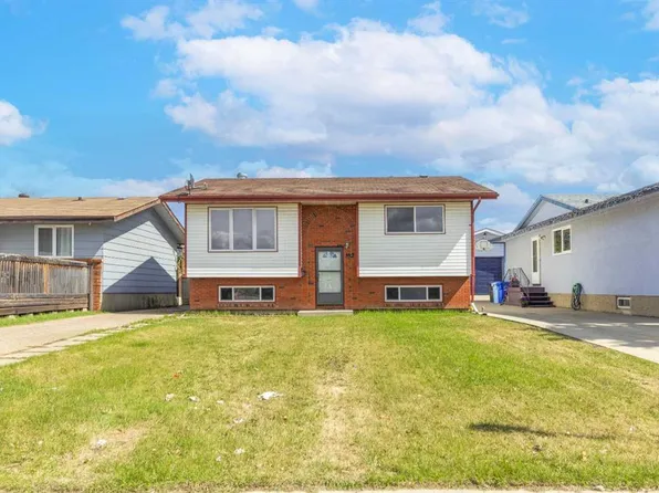 162 W Elmore Dr, Wood Buffalo, AB T9H 4N3