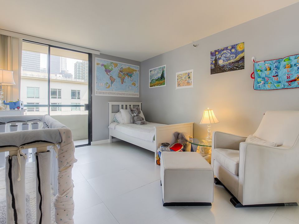 1st image of 600 W 9th St APT 805