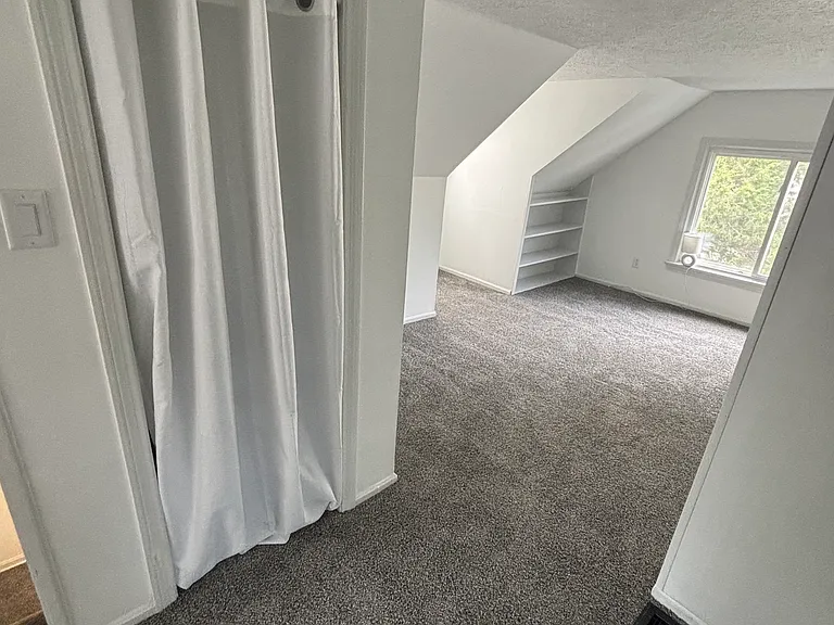 196 S Point Dr — Photo 14