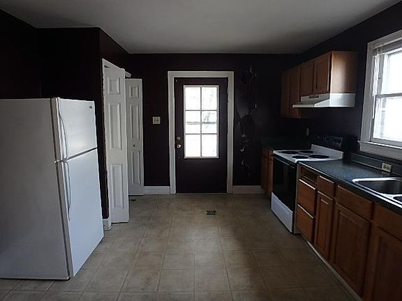 2nd image of 221 Douglas Ave
