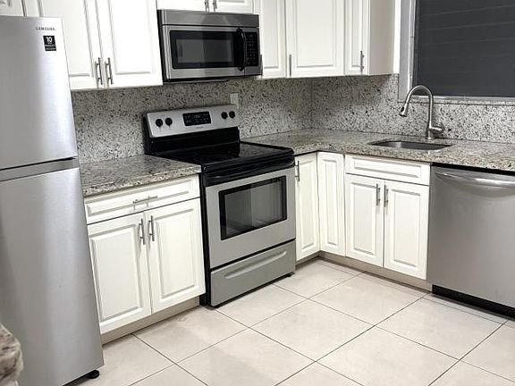 2nd image of 400 Navarre Ave