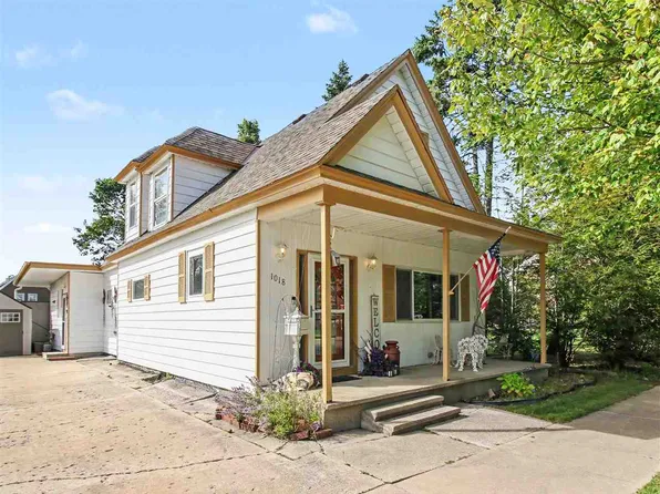 1018 Waukazoo Ave, Petoskey, MI 49770