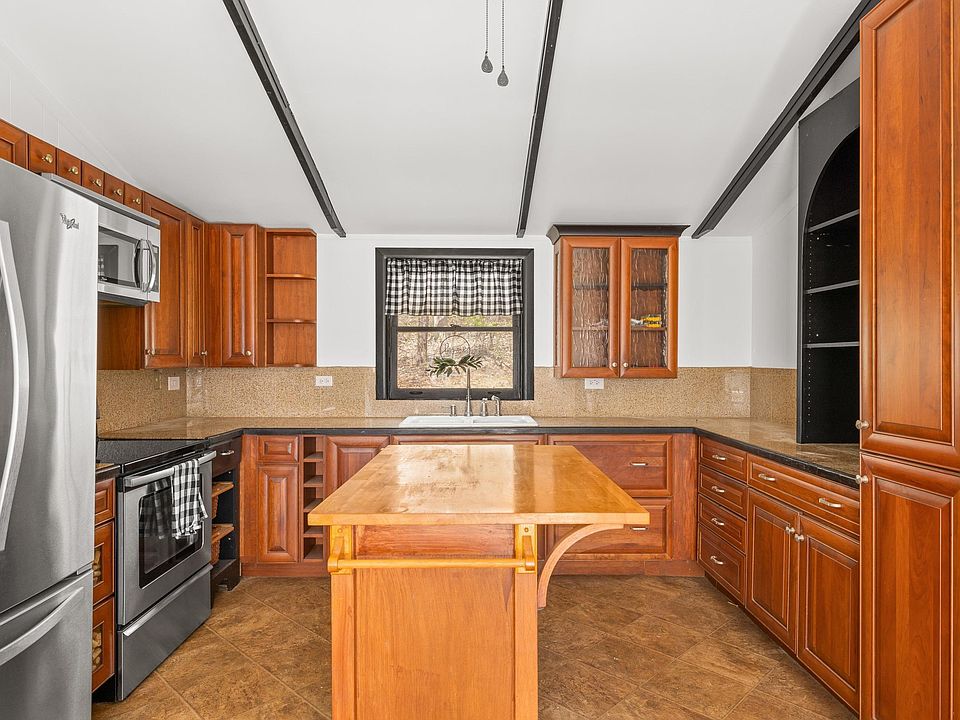 10th image of 1112 Red Bird Dr