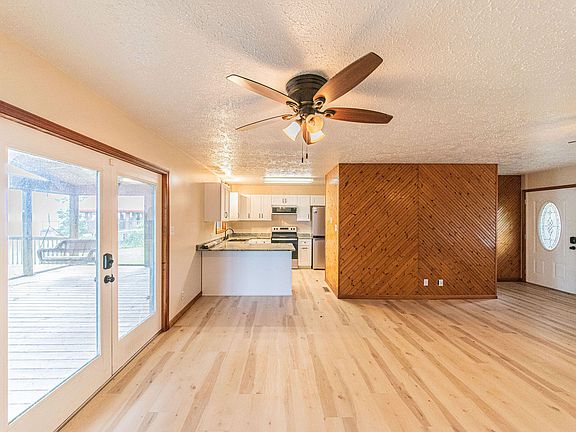 3rd image of 671 Riverview Dr