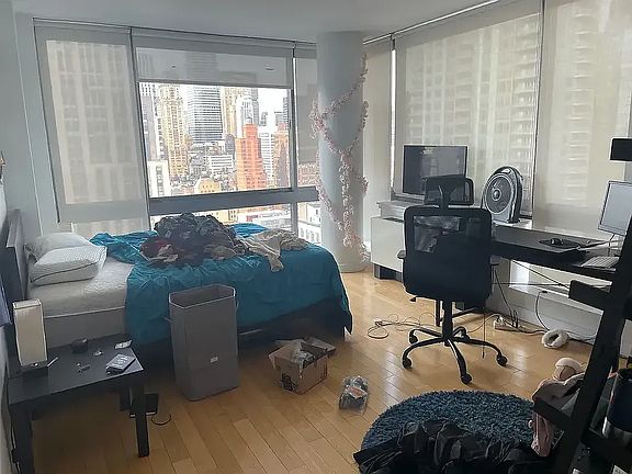 3rd image of 253 Broadway #908