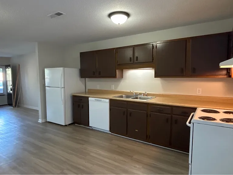 1309 Ireland Dr — Photo 5