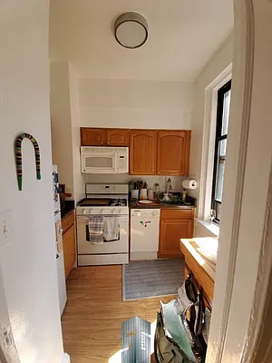 Rented by Skyline Group Real Estate | media 25