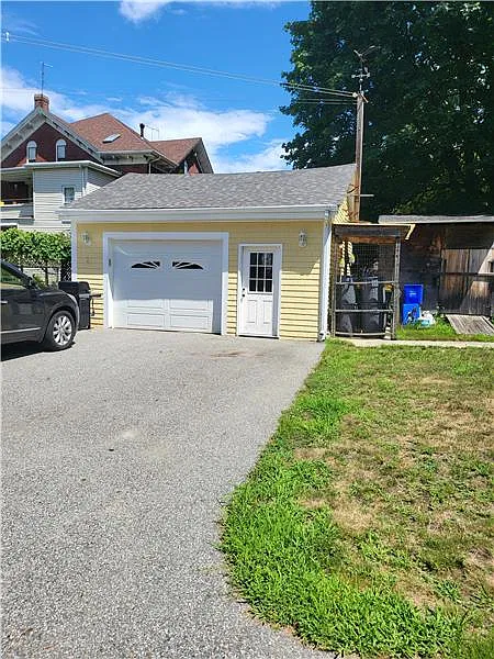 2 bed, 1000 sqft, $1,900 — Photo 3