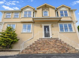 4 Wood Ln, Staten Island, NY 10307