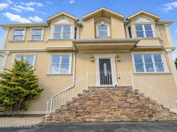 4 Wood Ln, Staten Island, NY 10307