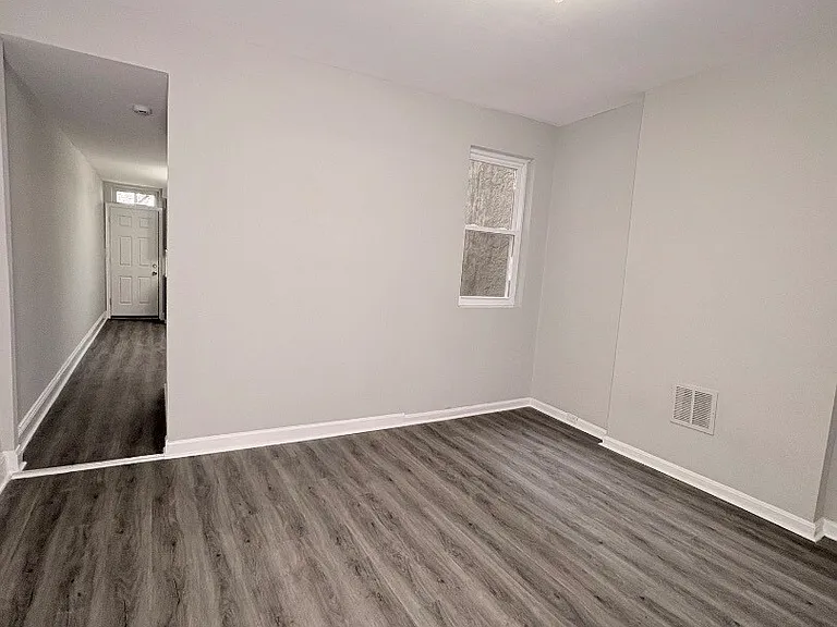 235X McCulloh St — Photo 9