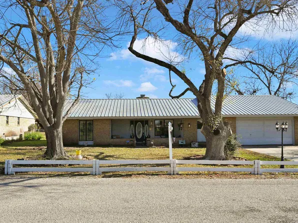 208 Mc Gee Trail, Kingsland, TX 78639