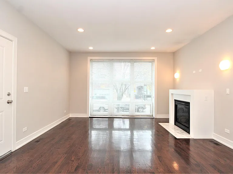 2408 W Cortland St #1W — Photo 4