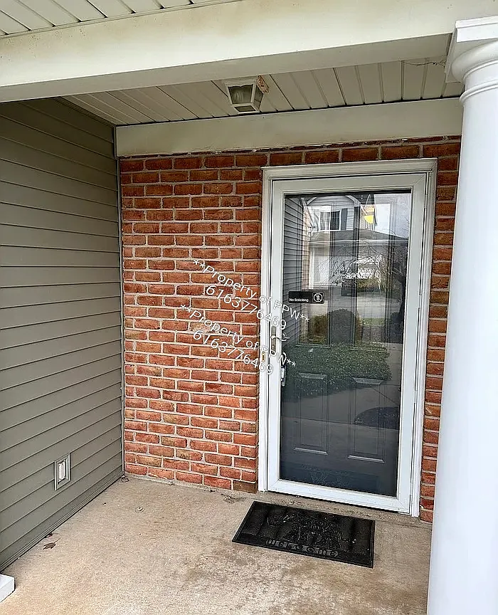 3 bed, 2.5 bath, 1660 sqft, $2,299 — Photo 2