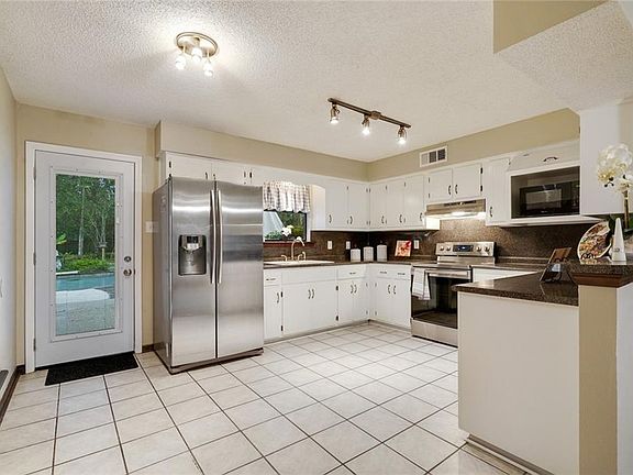 4th image of 30276 Sherwood Dr