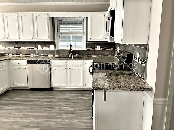 5th image of 2131 Crescentview Dr