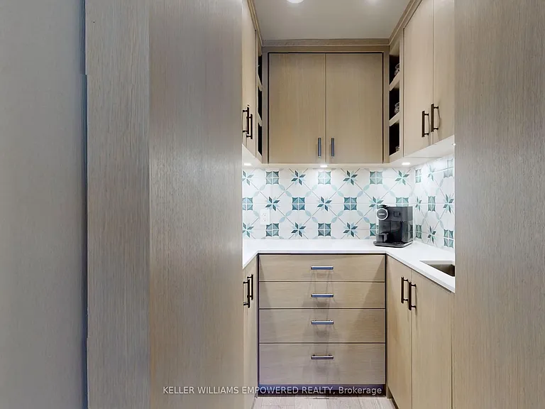 10 Webster Ave — Photo 15