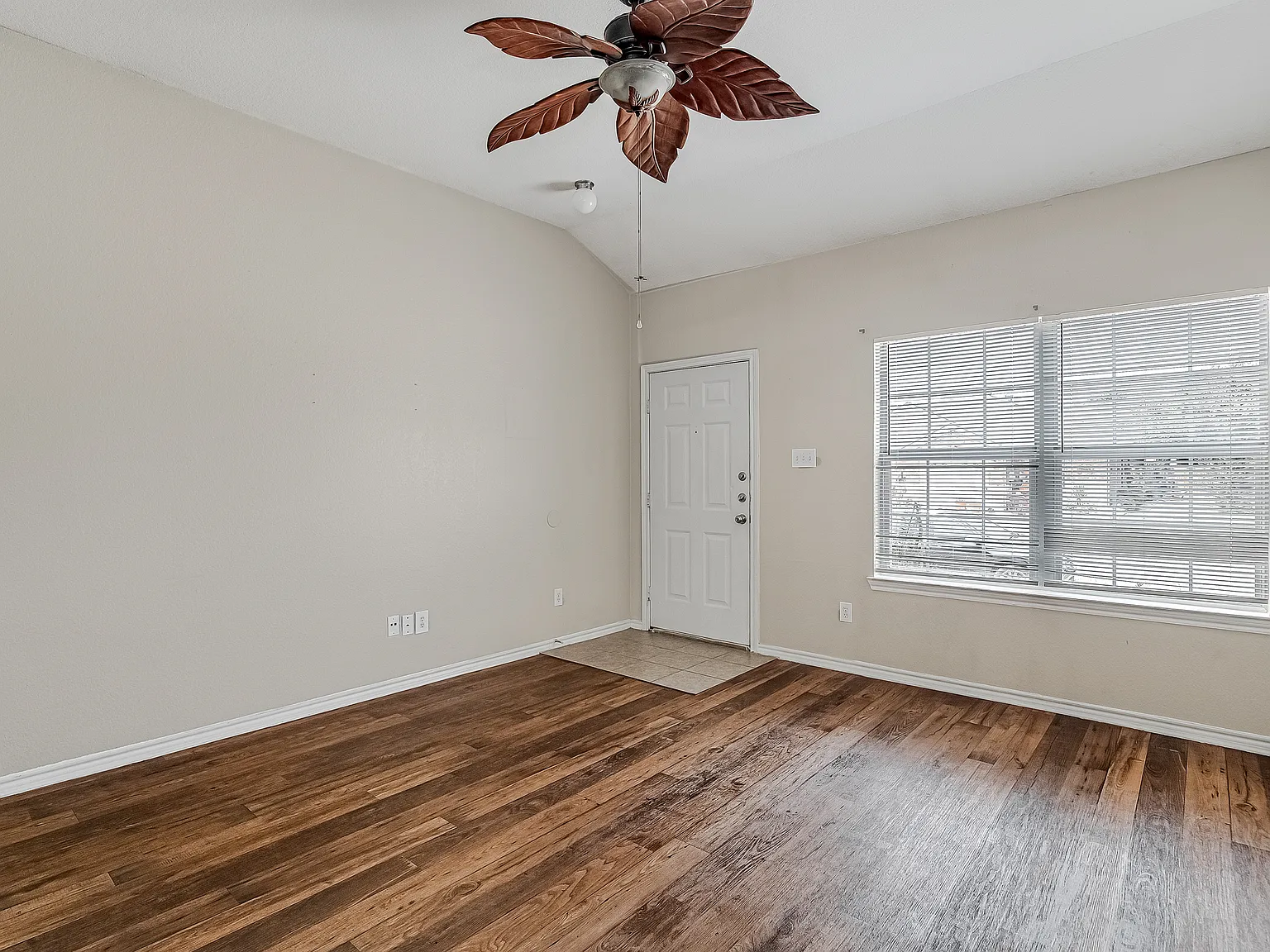 3 bed, 1221 sqft, $1,695 — Photo 4