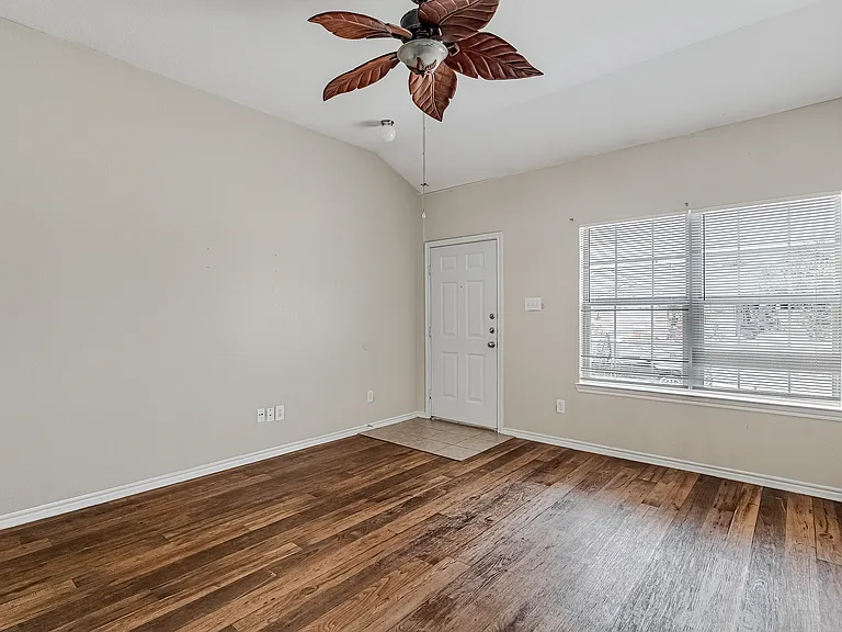 824 Walnut St #824 — Photo 4