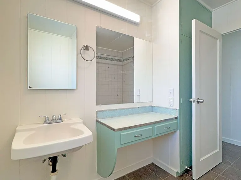 1220 Center St #B — Photo 13